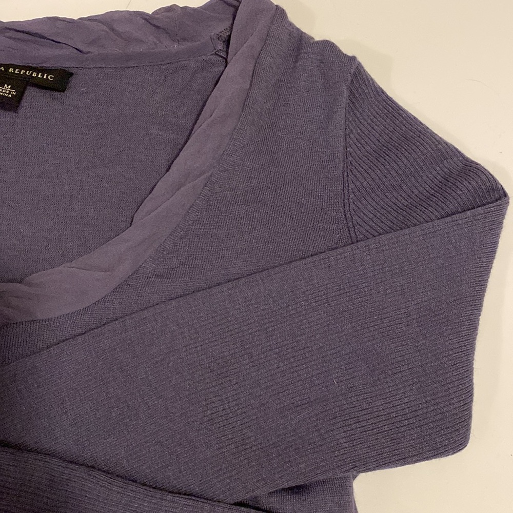 BANANA REPUBLIC sweater. Size US medium (M). Wool and modal for soft comfort! - Picture 2 of 8